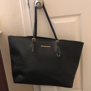 Michael kors tote purse!!